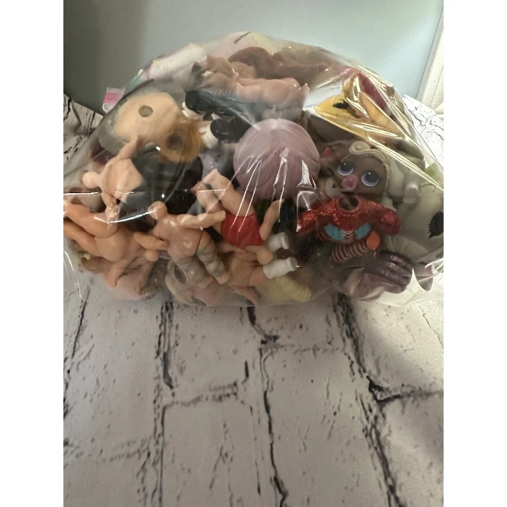 LOL Dolls And Accessories Almost 3‎ Lbs